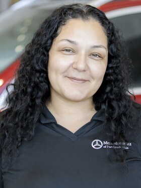 Staff member Geraldine Zavaleta from ID_a279800d8d6d