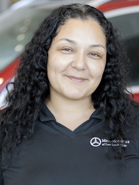 Staff member Geraldine Zavaleta from ID_a279800d8d6d