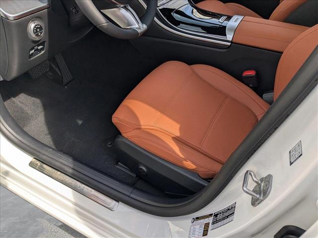 2025 Mercedes Benz C 300 Sedan photo 4