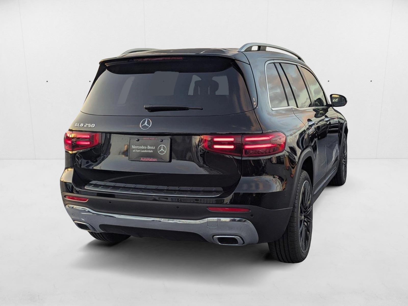 2025 Mercedes Benz GLB 250 photo 2