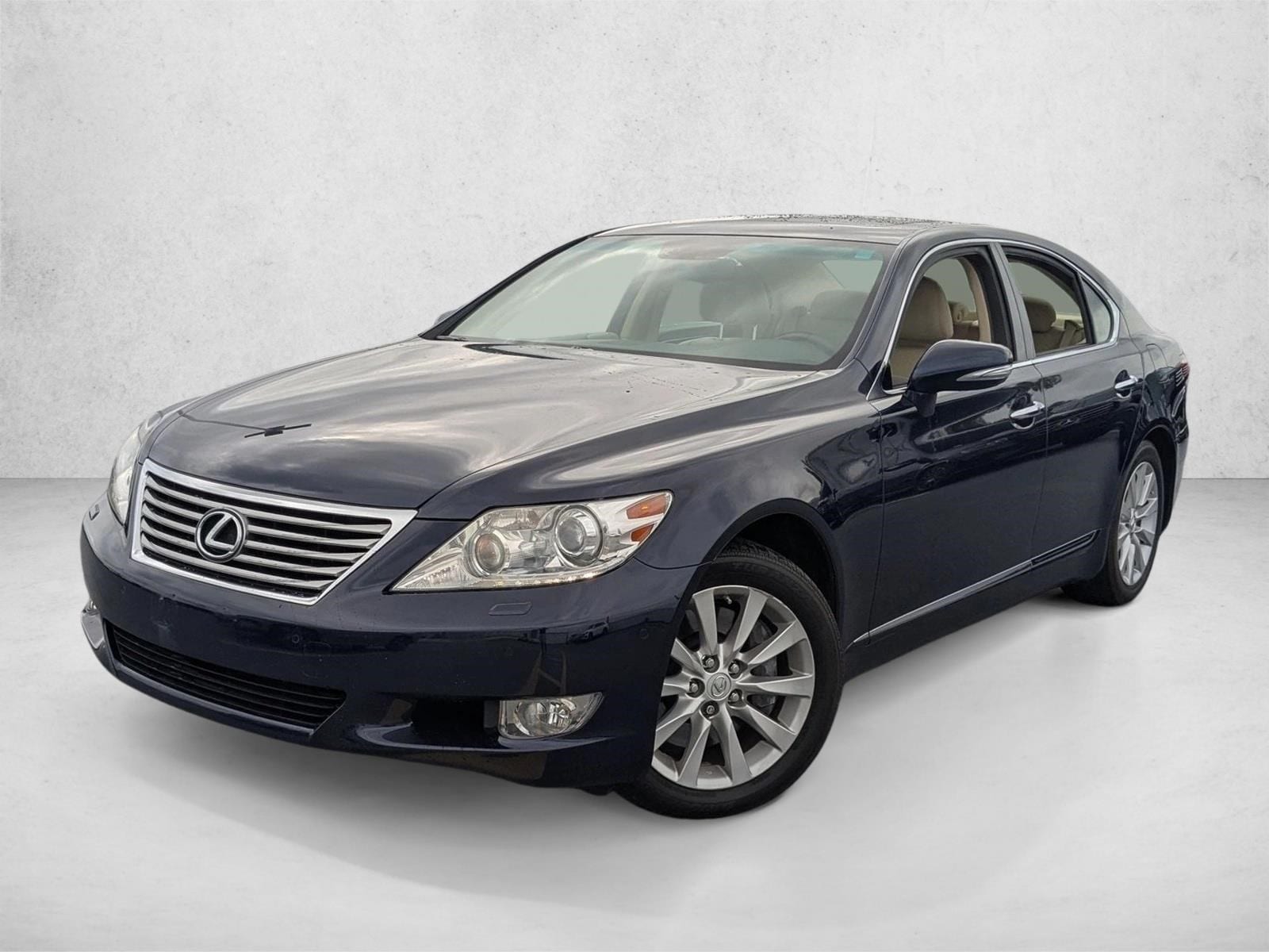 2010 Lexus LS Base's photo