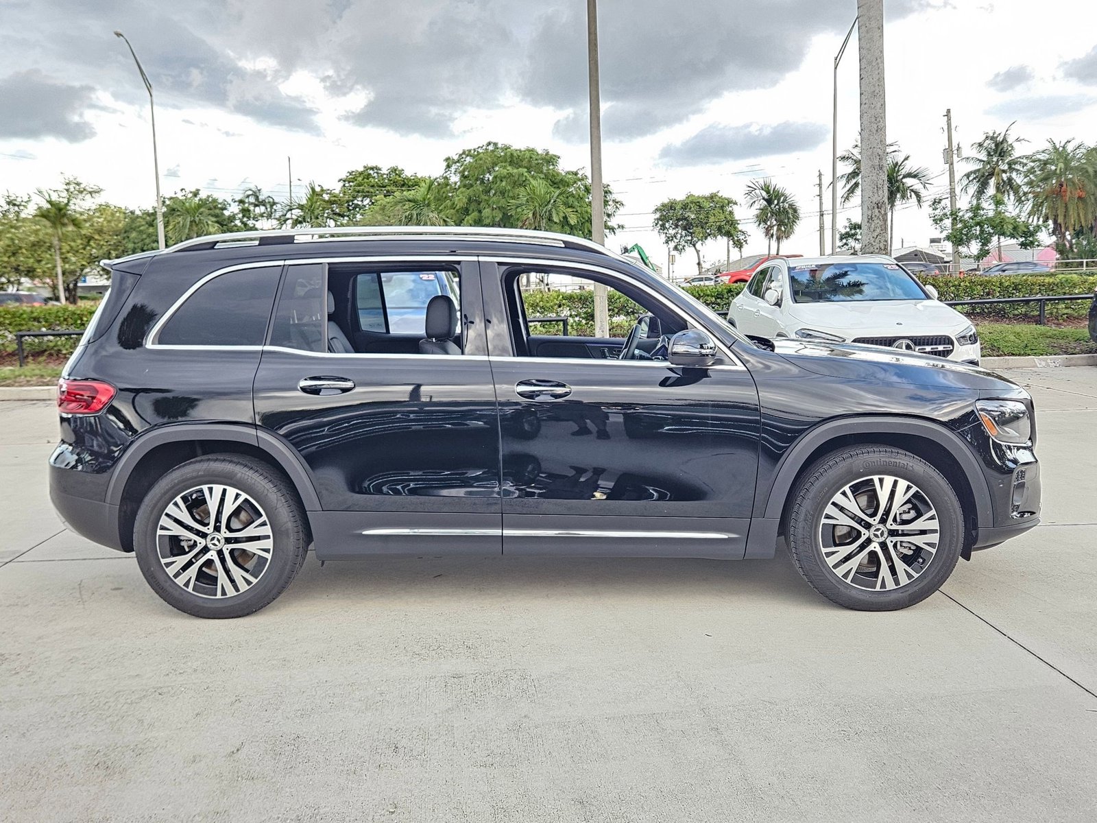 2025 Mercedes Benz GLB 250 photo 4