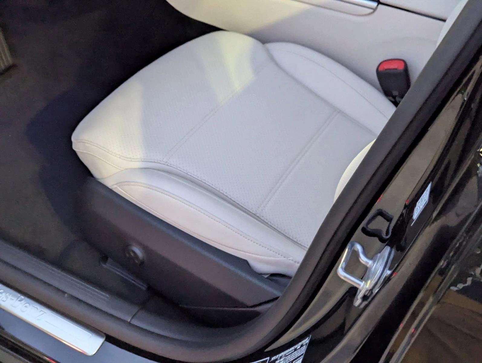 2025 Mercedes Benz C 300 Sedan photo 4