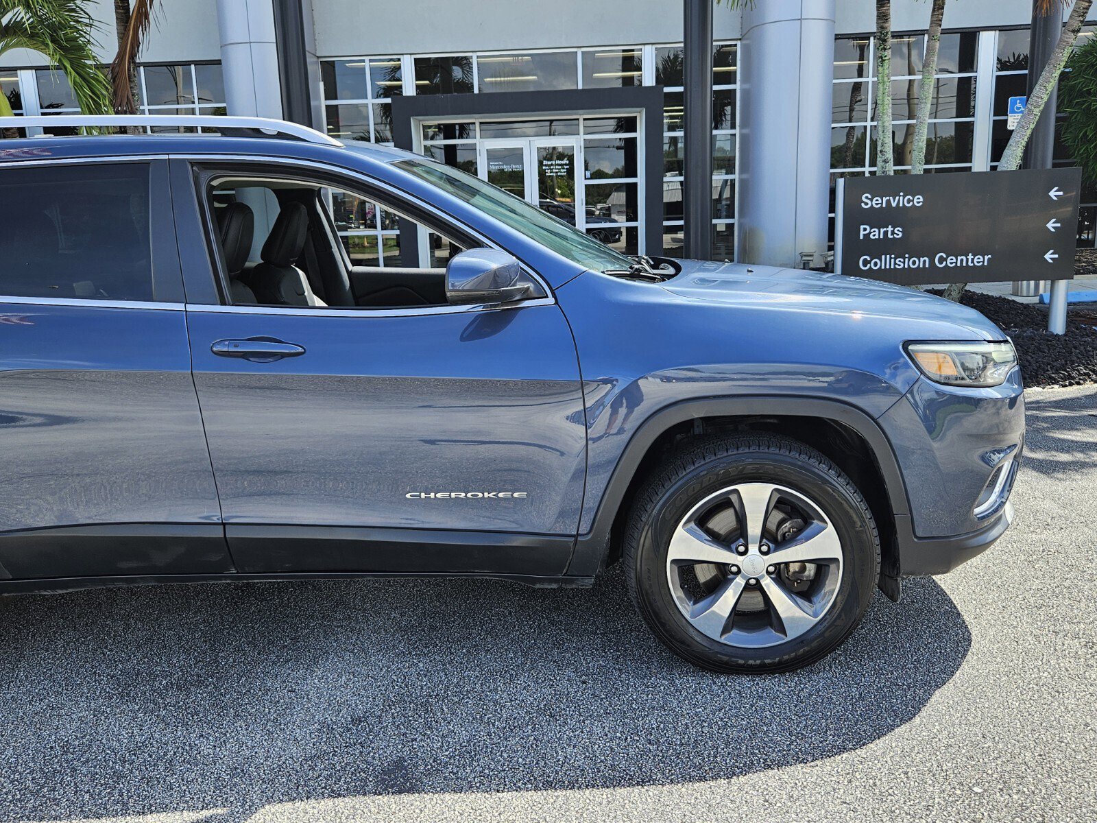 Used 2019 Jeep Cherokee Limited with VIN 1C4PJMDX4KD488942 for sale in Fort Pierce, FL