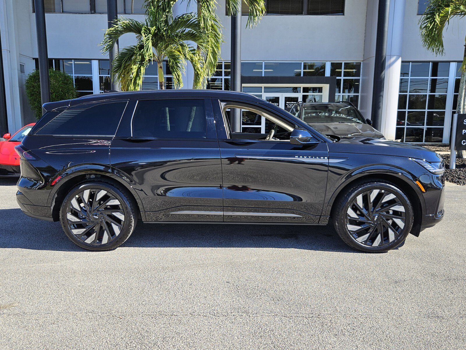 2025 Lincoln Nautilus Reserve photo 3