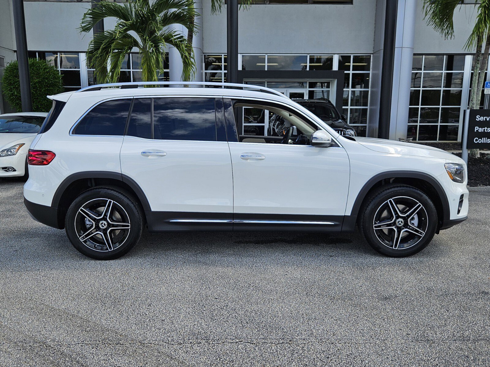 2026 Mercedes Benz GLB 250 photo 3