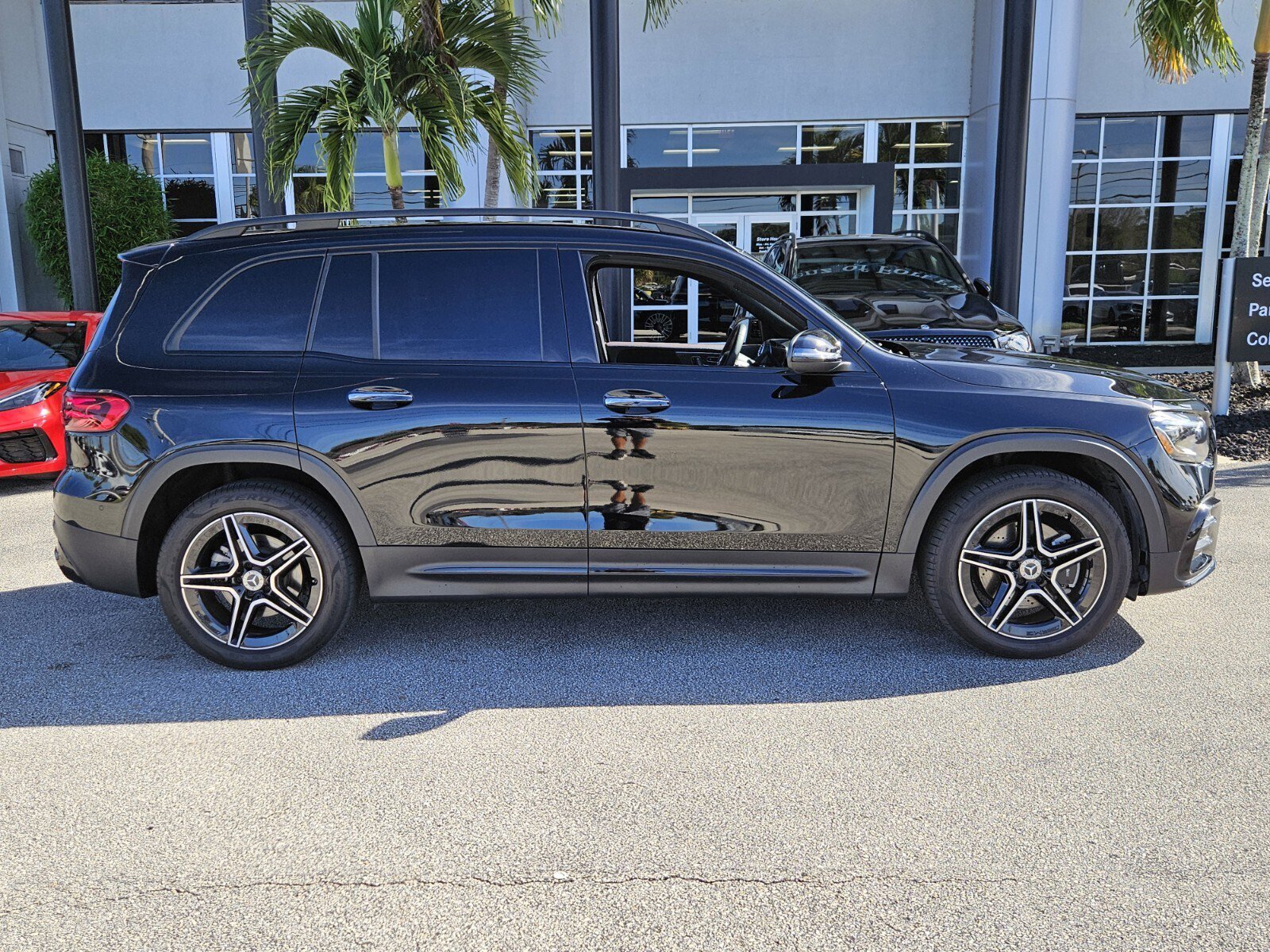 2024 Mercedes Benz GLB 250 photo 3