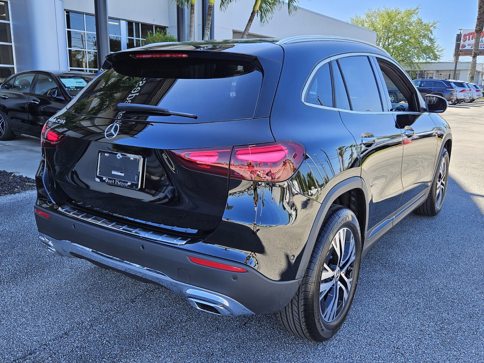 2025 Mercedes Benz GLA 250 photo 4