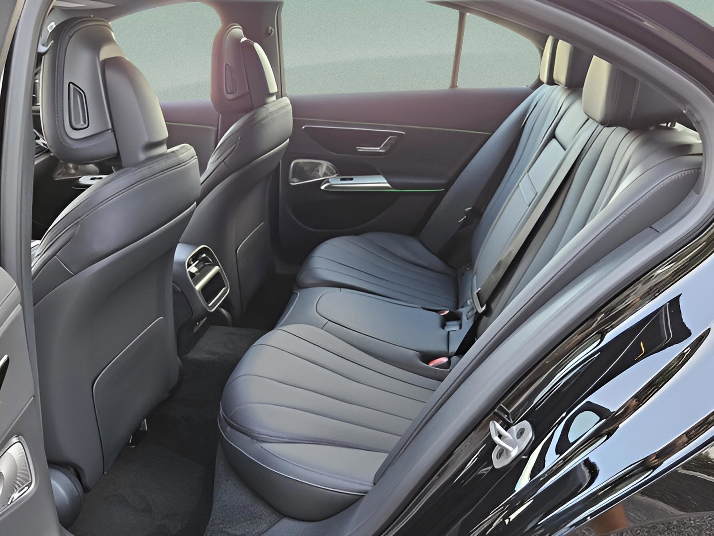 2026 Mercedes-Benz E-Class E350 - Photo 11