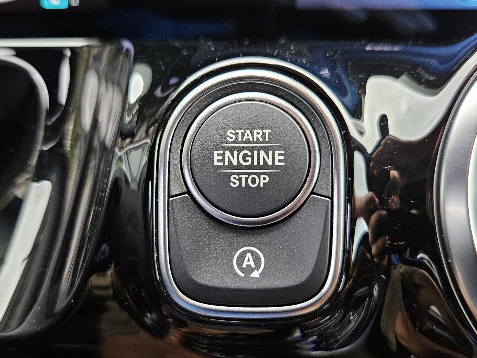 2025 Mercedes Benz GLA 250 photo 4