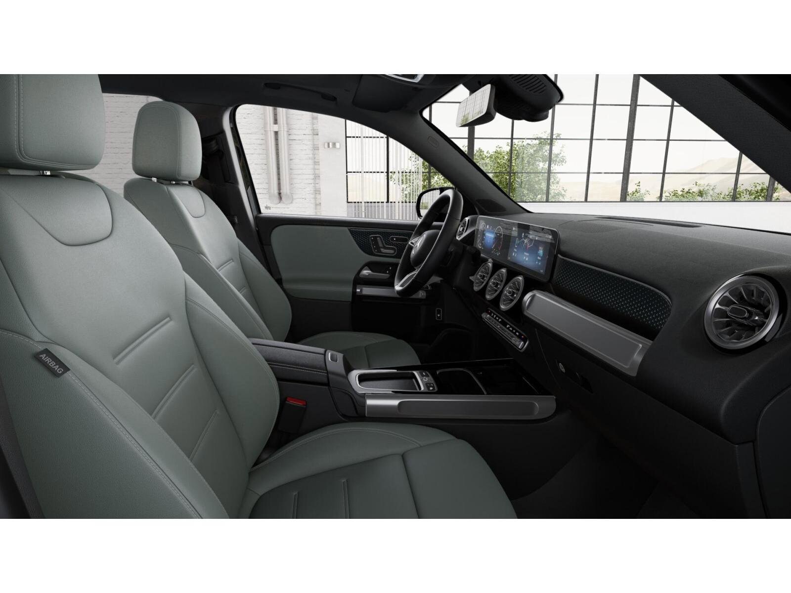 2026 Mercedes Benz GLB 250 photo 4