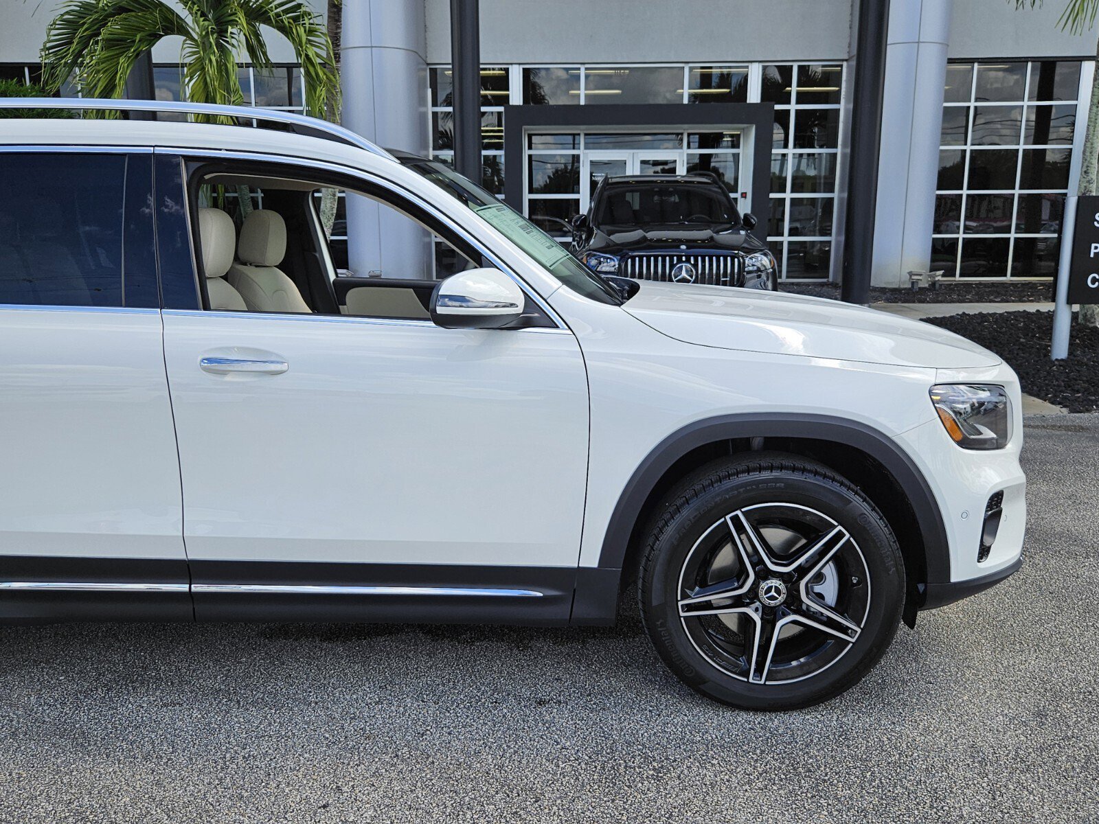 2026 Mercedes Benz GLB 250 photo 2