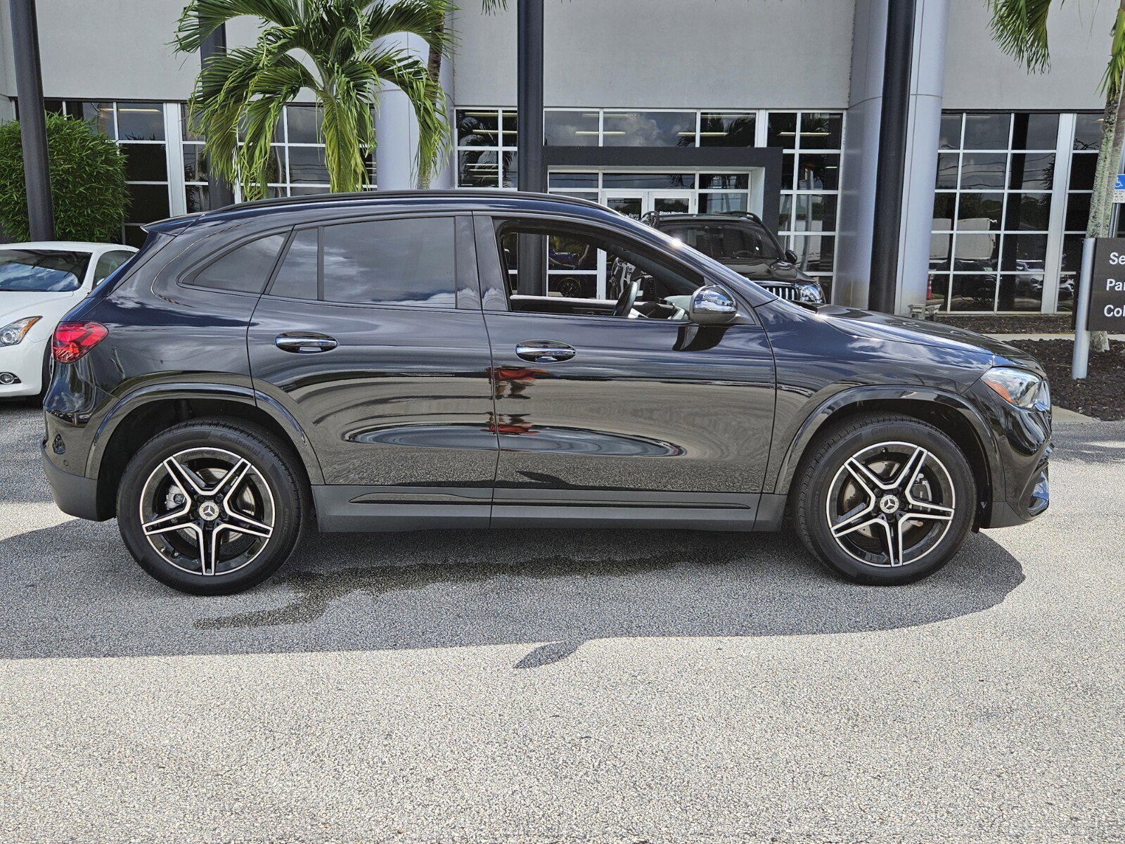 2025 Mercedes Benz GLA 250 photo 2