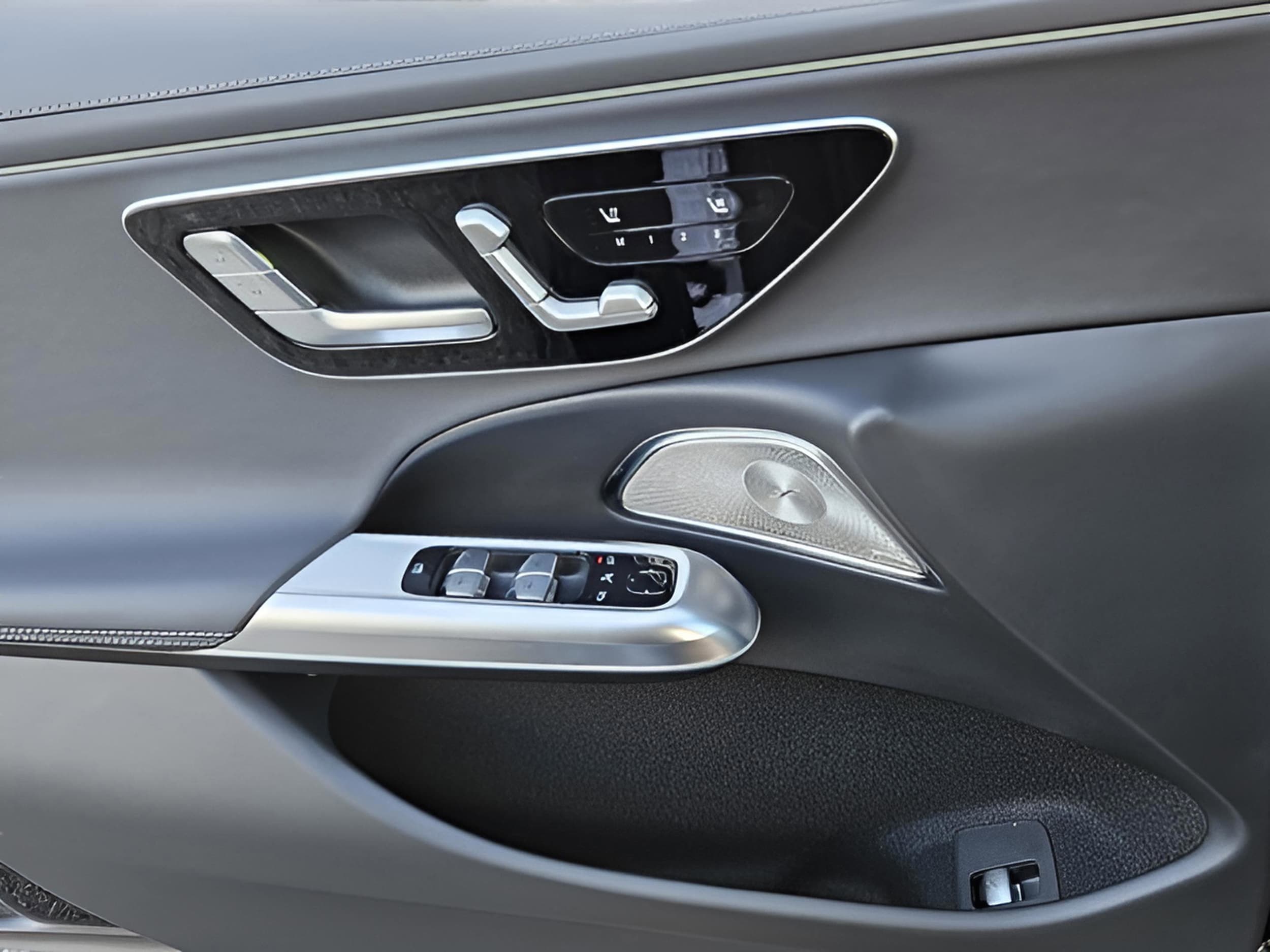 2026 Mercedes-Benz E-Class E350 - Photo 30