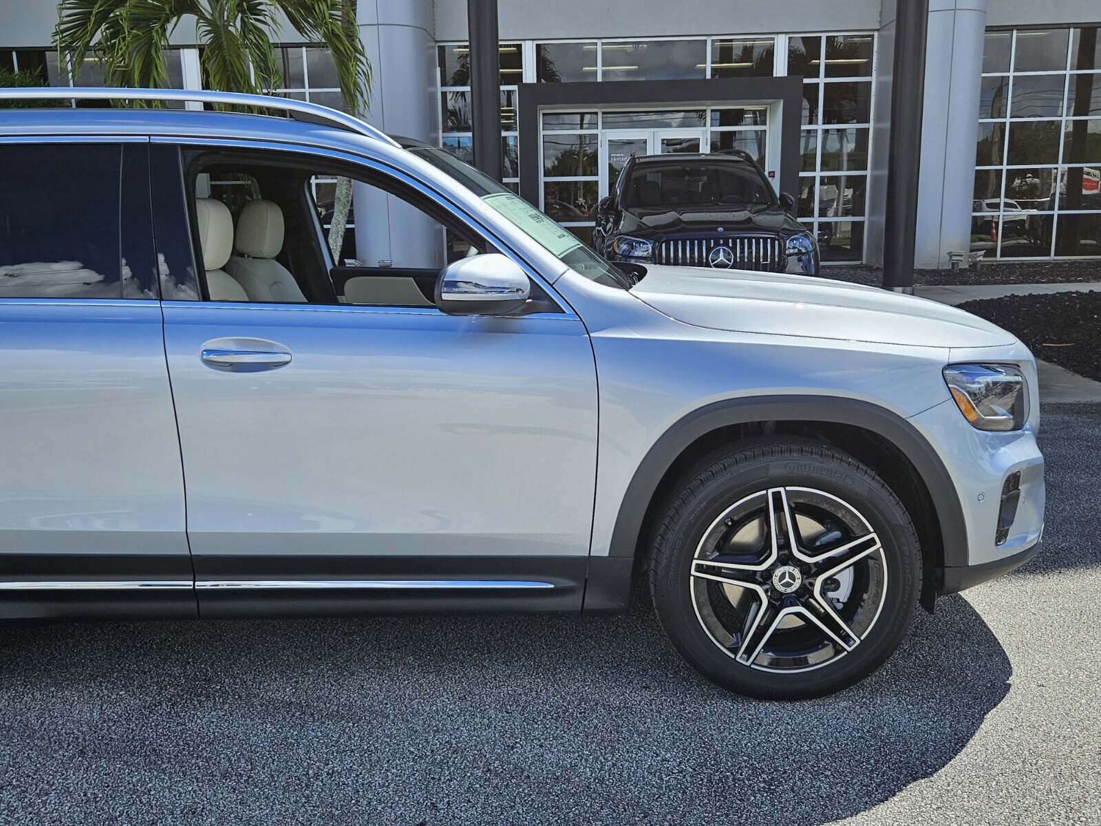 2026 Mercedes Benz GLB 250 photo 3