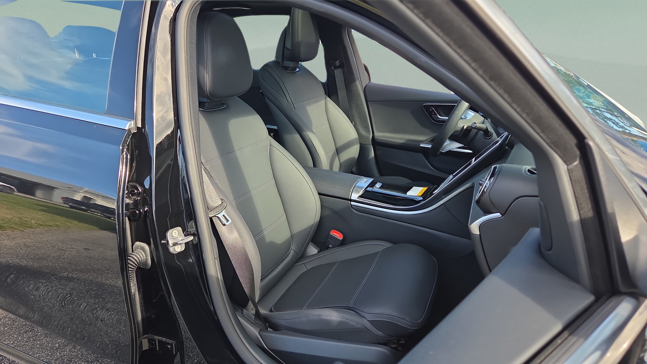 2026 Mercedes-Benz C-Class Sedan C 300 - Photo 18