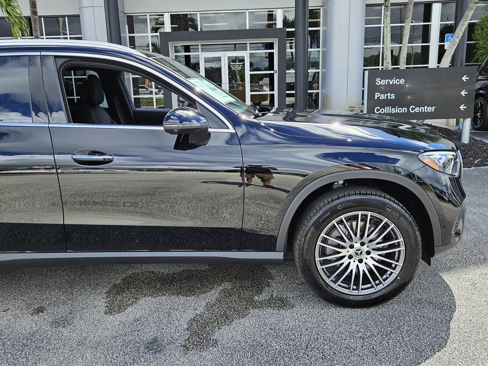 2026 Mercedes Benz GLC 300 photo 2