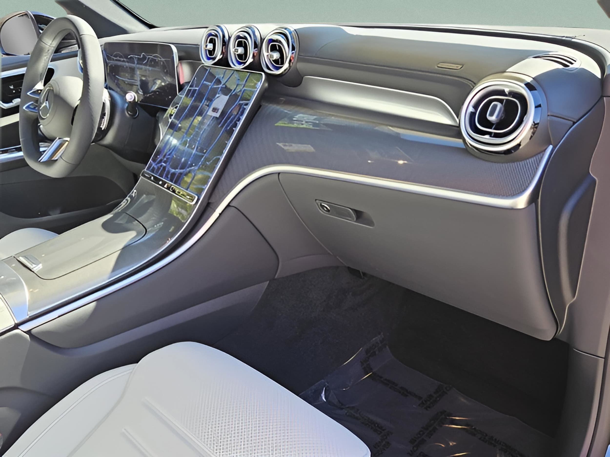 2026 Mercedes-Benz GLC Base - Photo 13