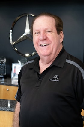Staff member Dan Diamond from ID_b1d772a6a01a