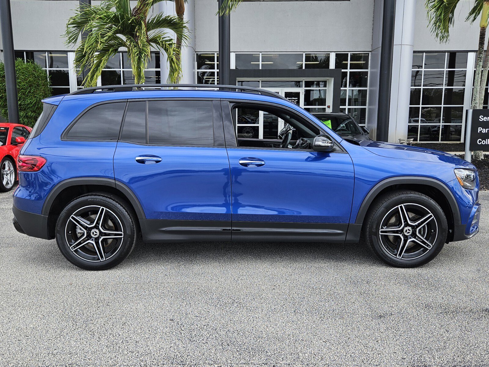 2025 Mercedes Benz GLB 250 photo 3