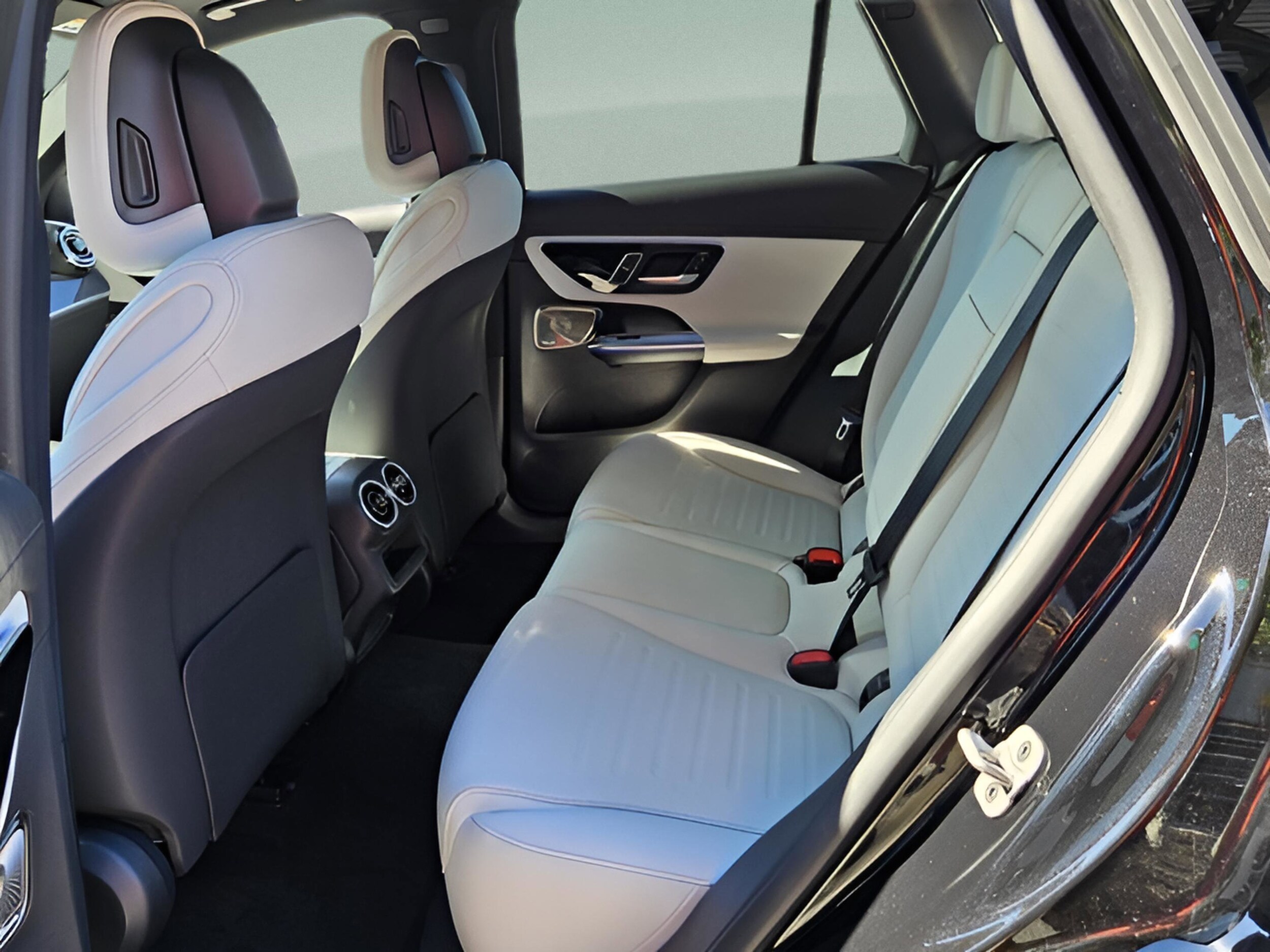 2026 Mercedes-Benz GLC Base - Photo 12