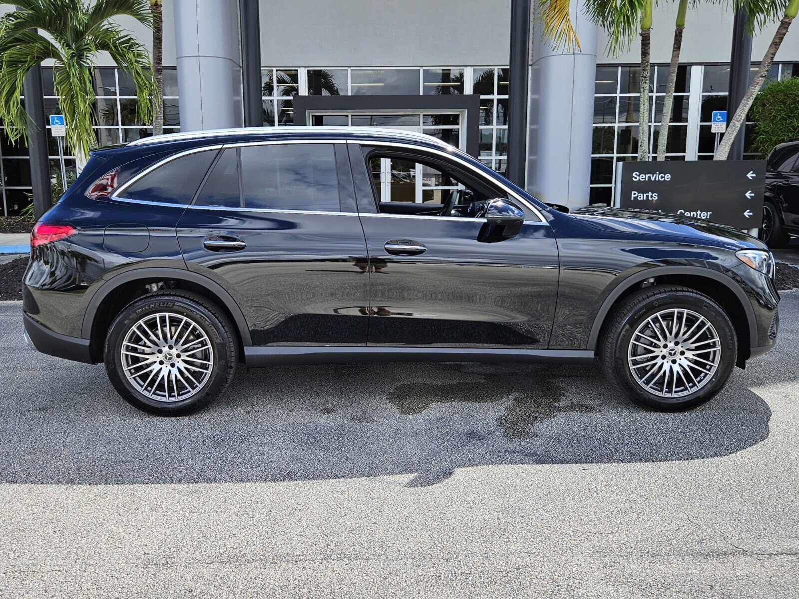 2026 Mercedes Benz GLC 300 photo 3