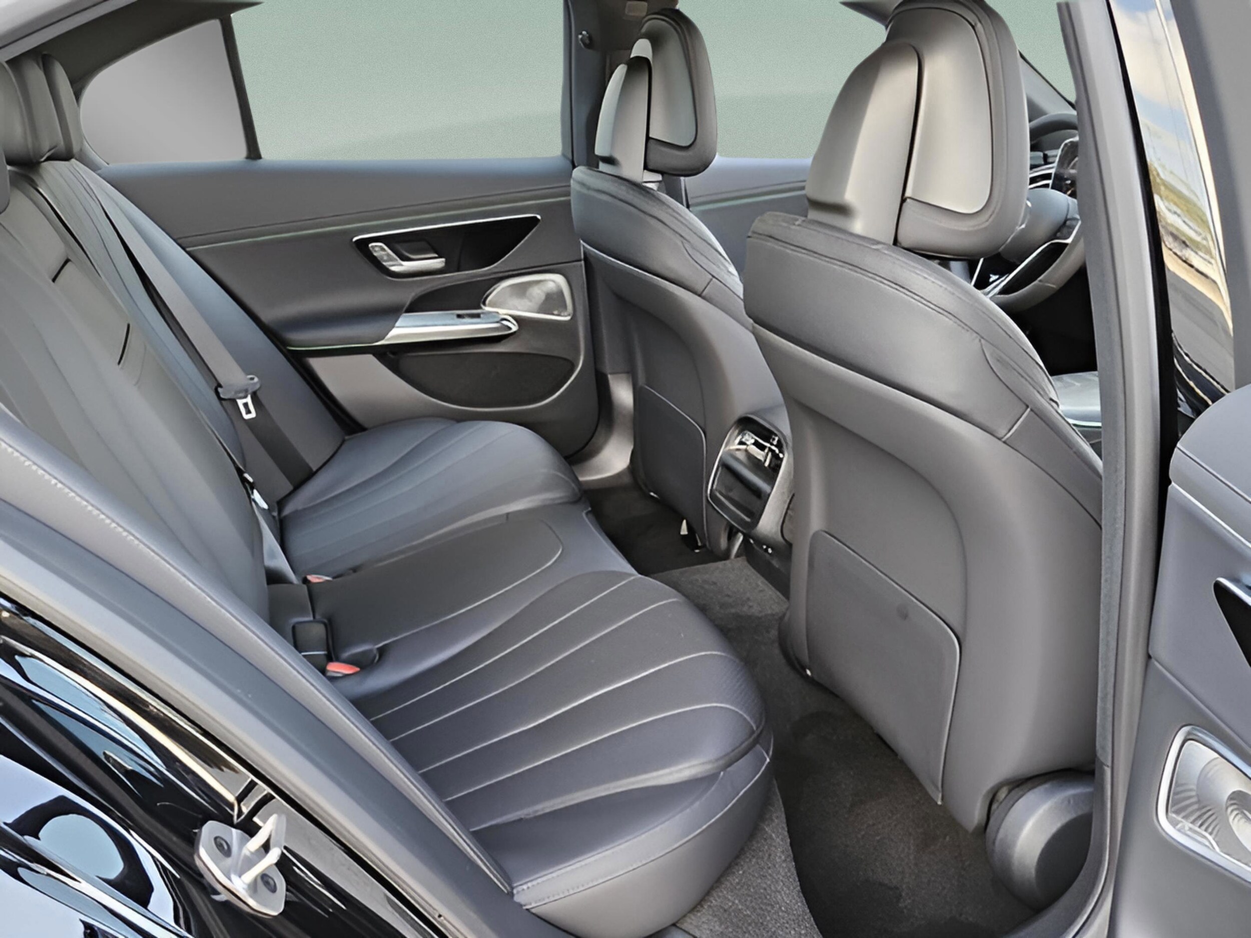 2026 Mercedes-Benz E-Class E350 - Photo 15