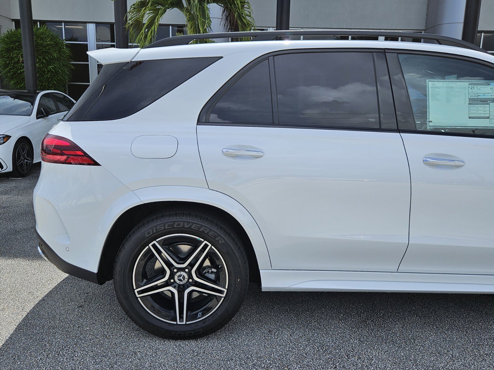 2025 Mercedes Benz GLE 450 4MATIC photo 4