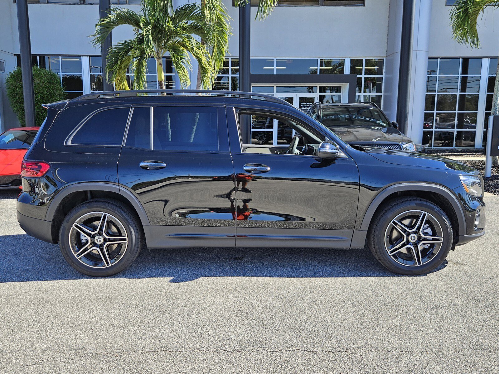 2026 Mercedes Benz GLB 250 photo 4