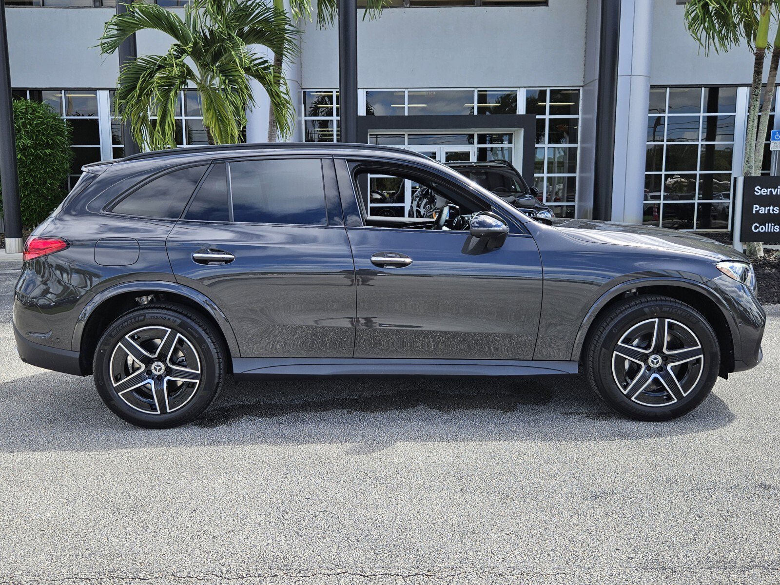 2026 Mercedes Benz GLC 300 photo 4