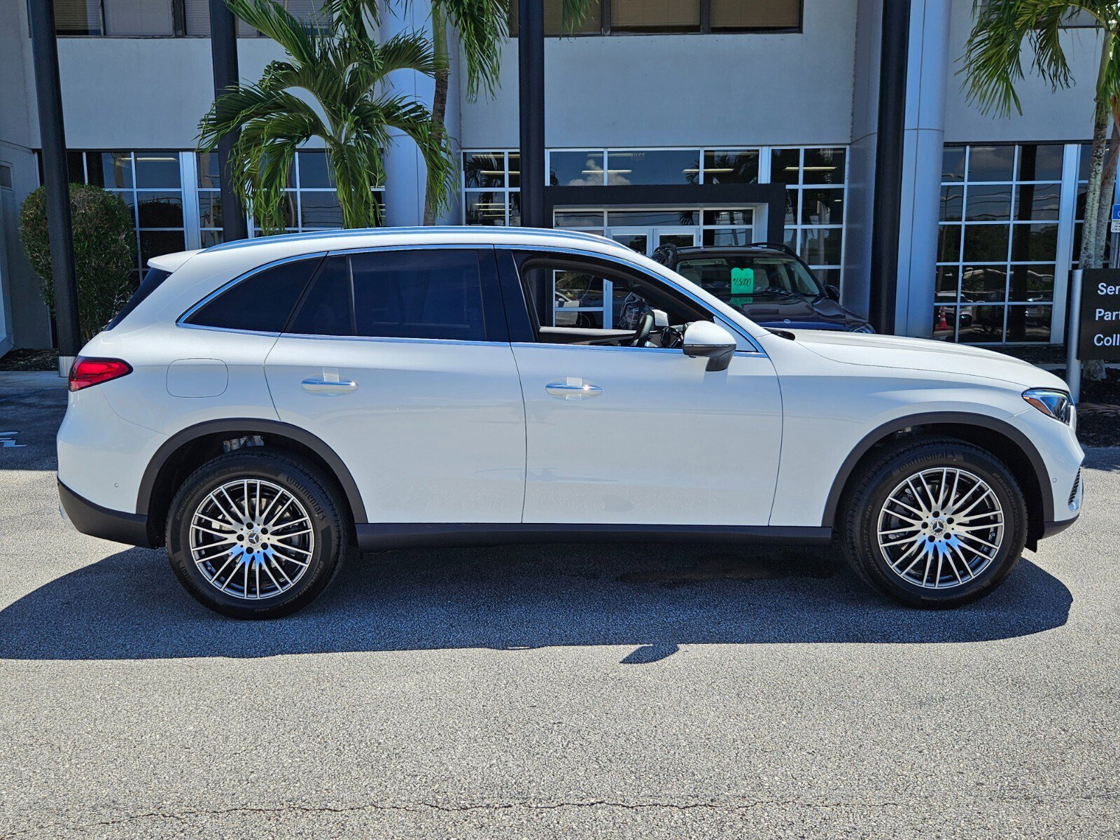 2026 Mercedes Benz GLC 300 photo 3