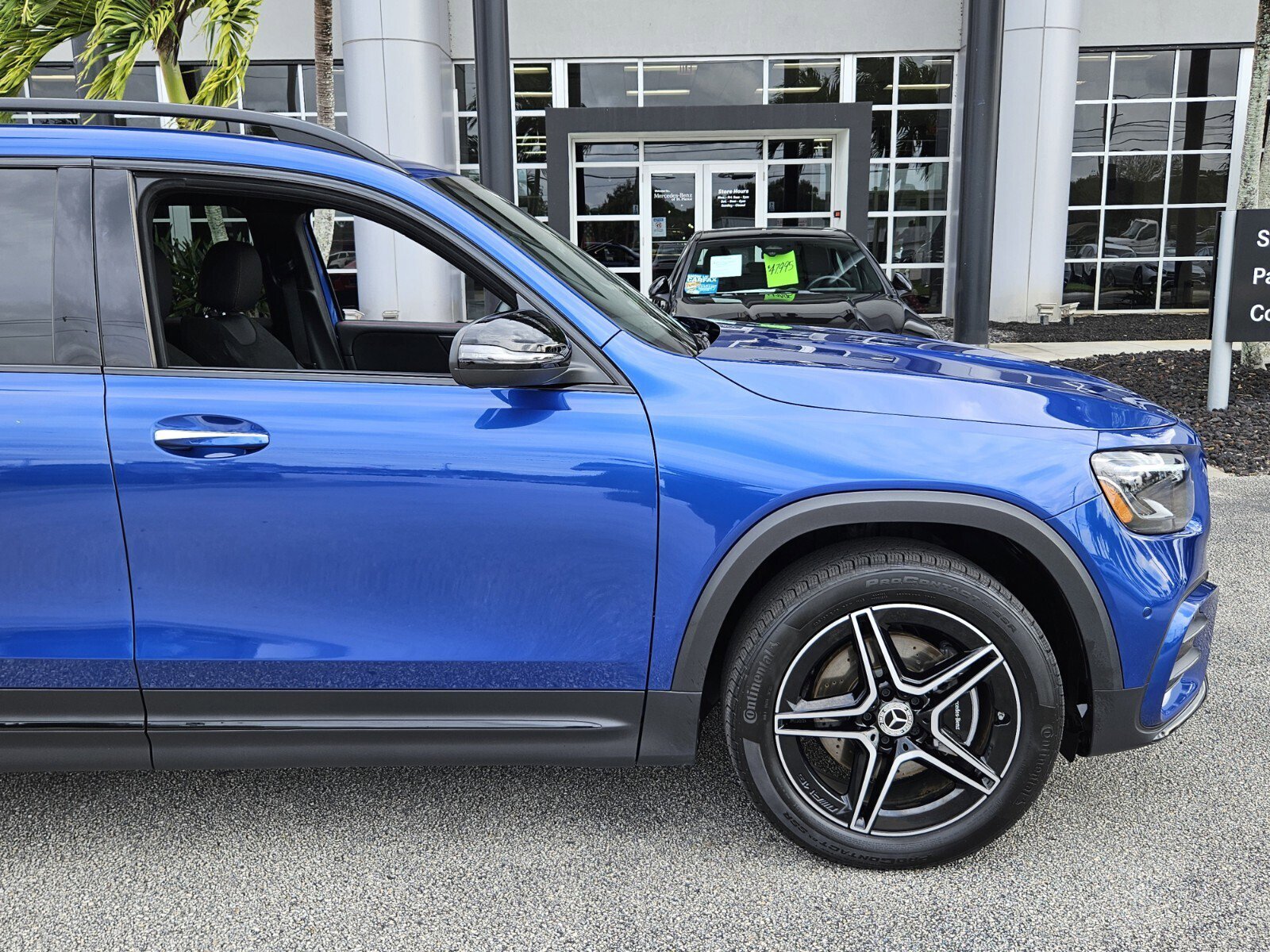 2025 Mercedes Benz GLB 250 photo 2