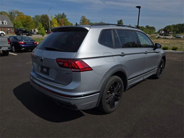 2022 Volkswagen Tiguan SE R-Line Black photo 2