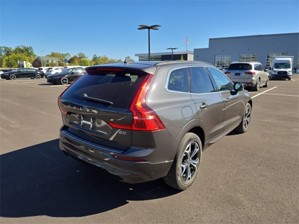 Used 2022 Volvo XC60 B5 AWD Momentum SUV
