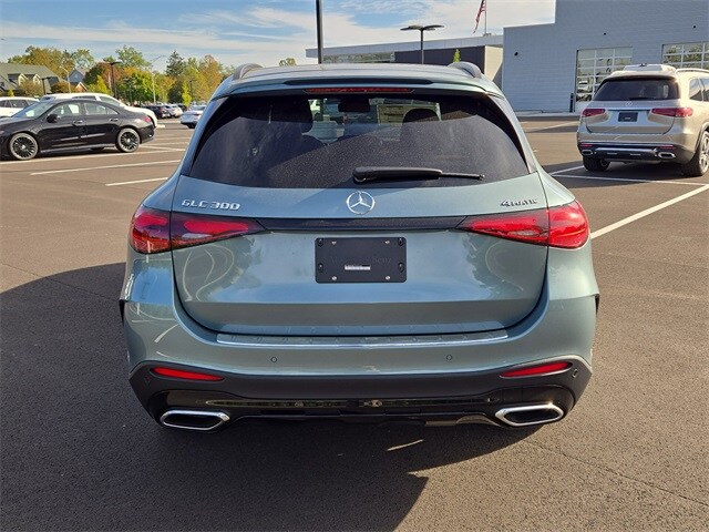 2026 Mercedes Benz GLC 300 4MATIC photo 3