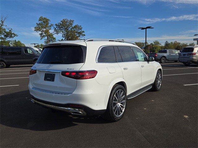 2026 Mercedes Benz GLS 580 4MATIC photo 2