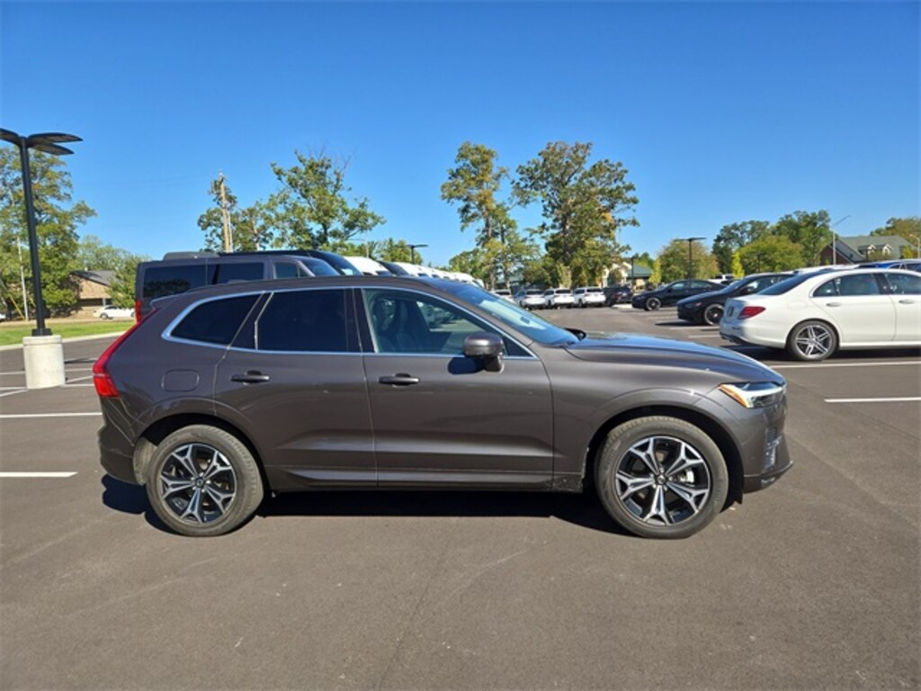 Used 2022 Volvo XC60 B5 AWD Momentum SUV