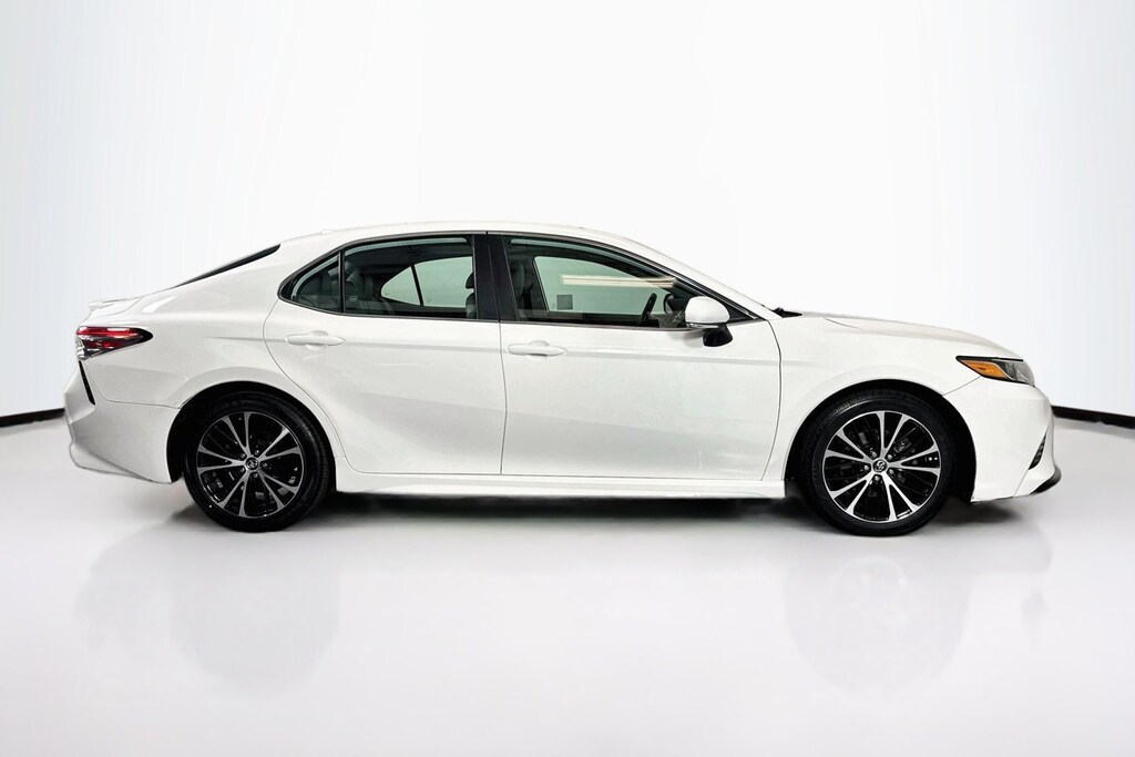 Used 2019 Toyota Camry Hybrid SE Sedan
