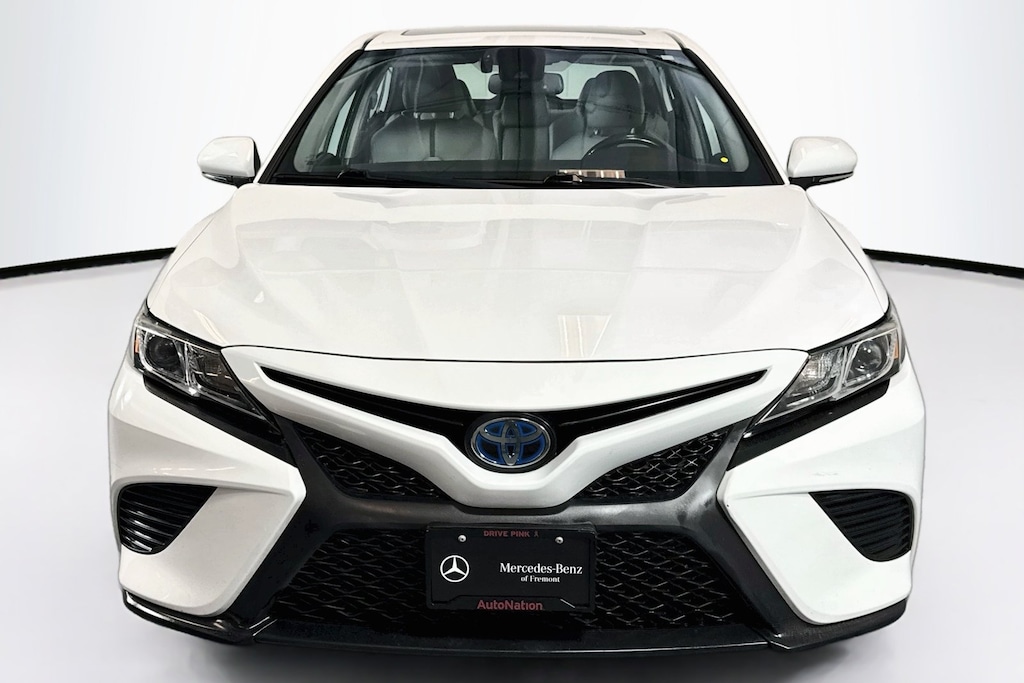 Used 2019 Toyota Camry Hybrid SE Sedan
