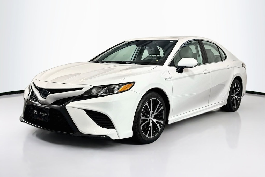 Used 2019 Toyota Camry Hybrid SE Sedan