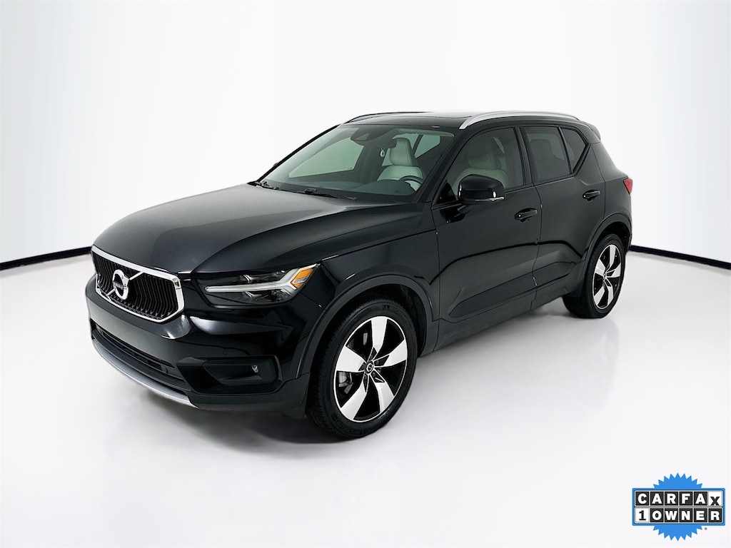 Used 2021 Volvo XC40 T4 Momentum SUV