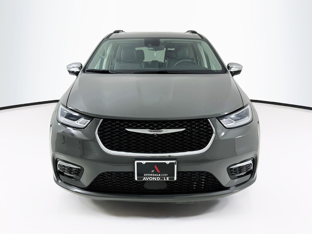 Used 2023 Chrysler Pacifica Limited Van Passenger Van