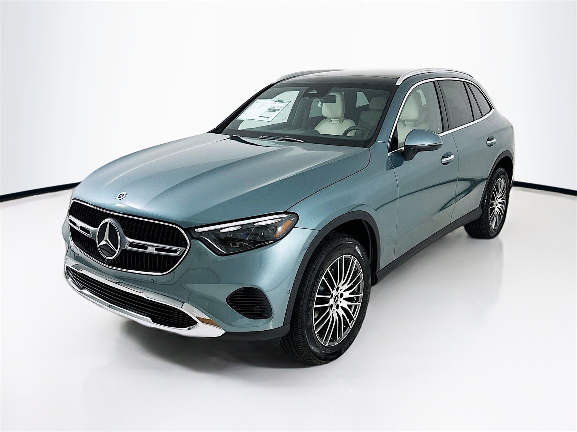 2026 Mercedes Benz GLC 300 4MATIC photo 3