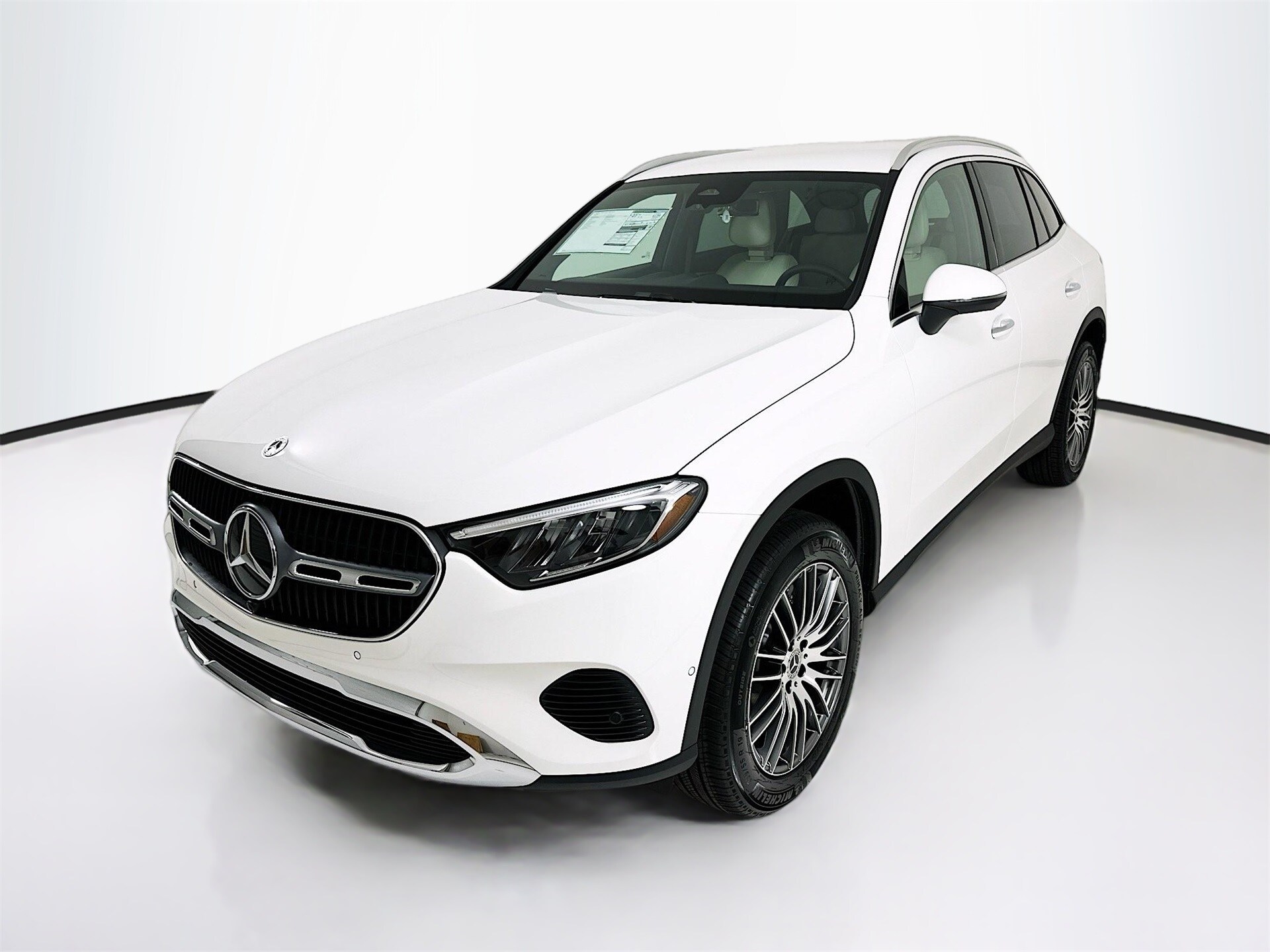 2025 Mercedes Benz GLC 300 photo 3