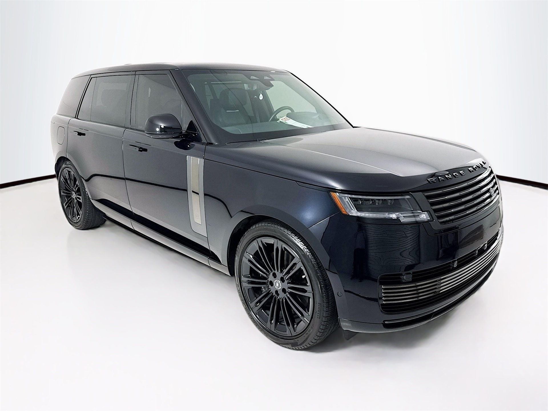 2024 Land Rover Range Rover SV's photo
