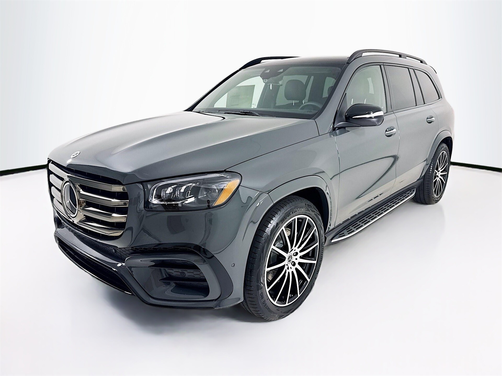 2025 Mercedes Benz GLS 450 4MATIC photo 3