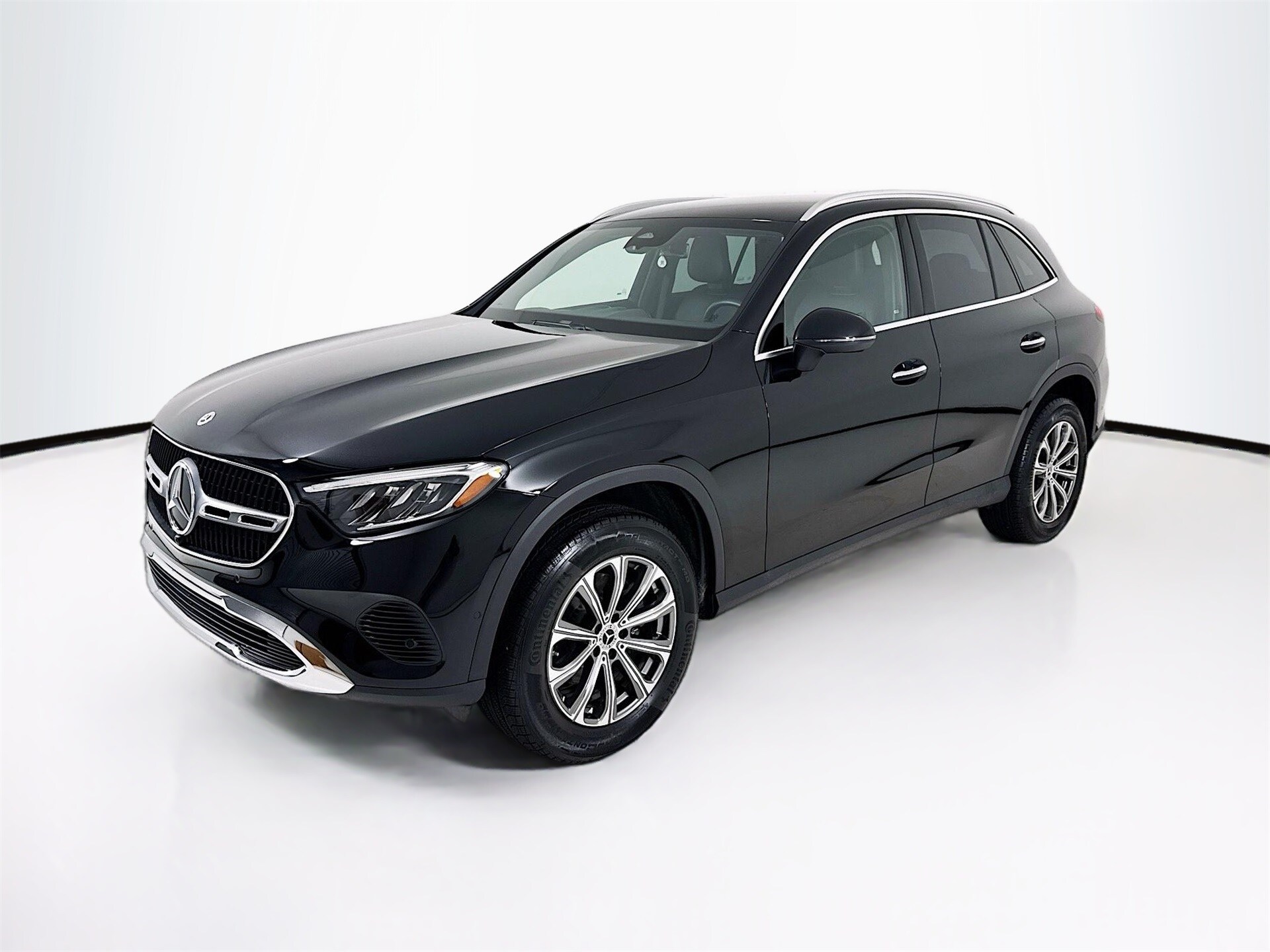 2025 Mercedes Benz GLC 300 photo 3