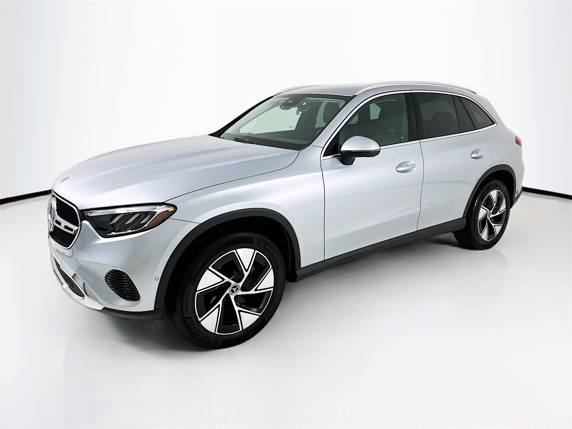 2024 Mercedes Benz GLC 300 photo 3