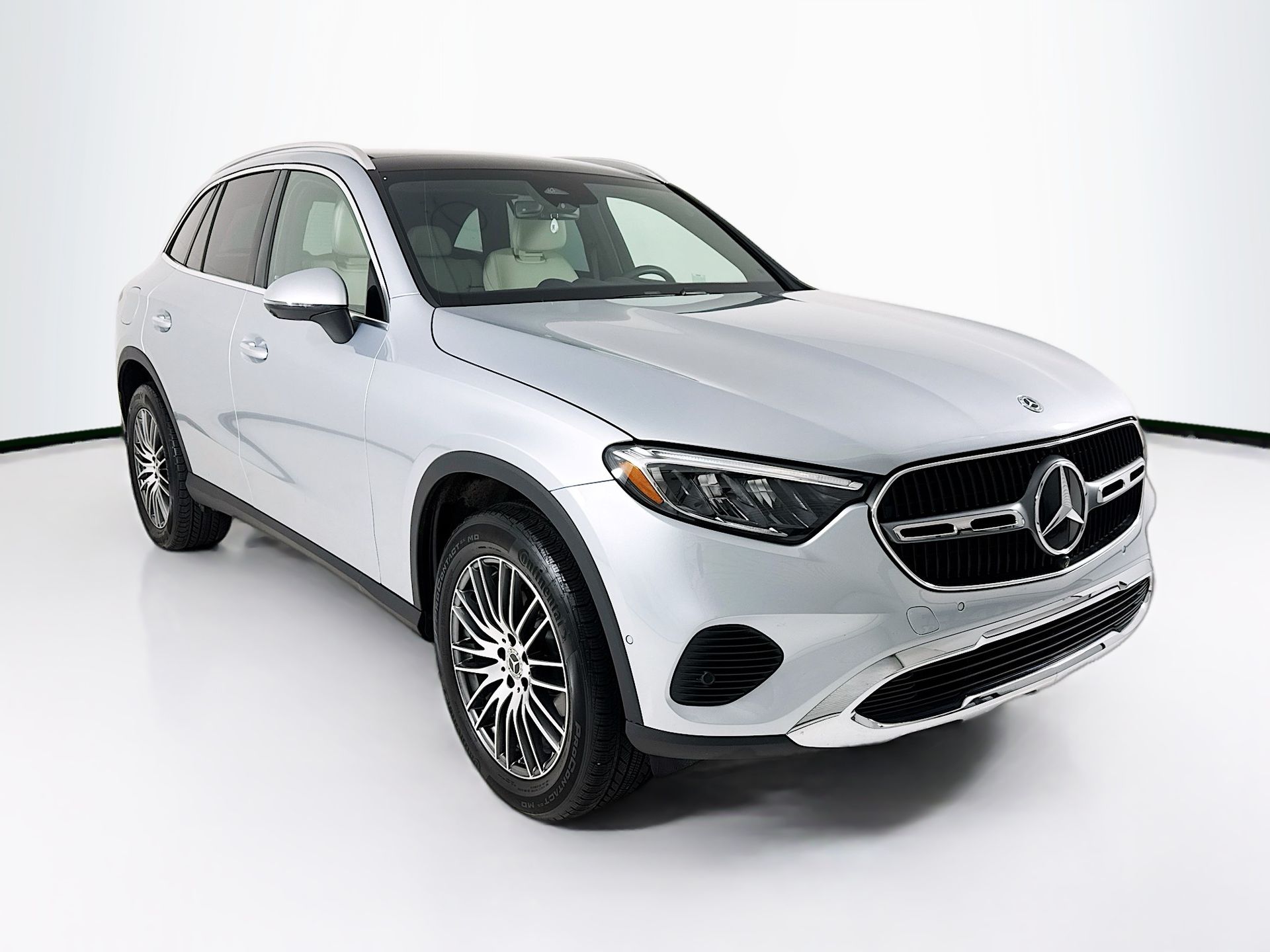 2026 Mercedes-Benz GLC GLC 300's photo