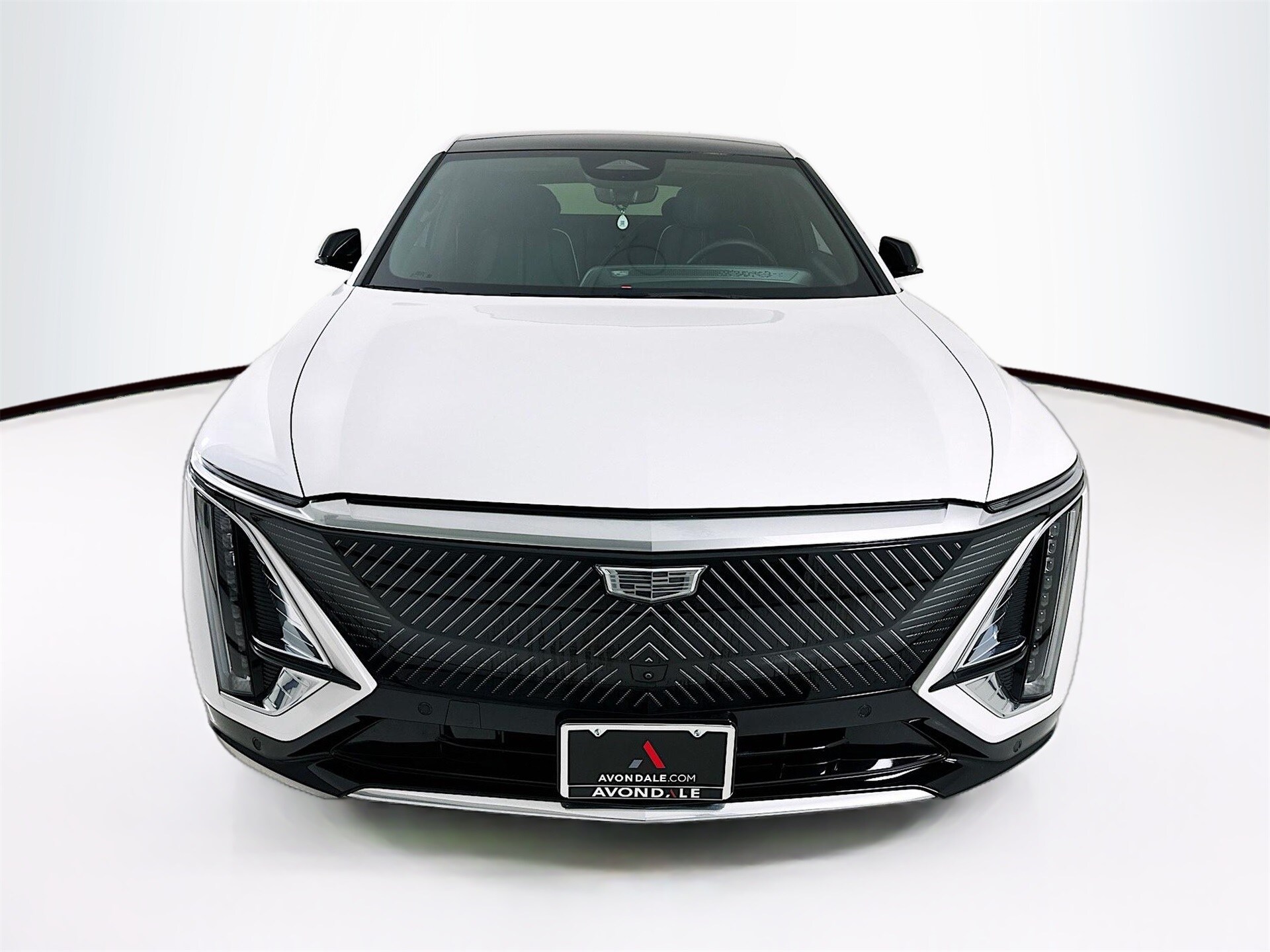 2024 Cadillac Lyriq Luxury photo 2